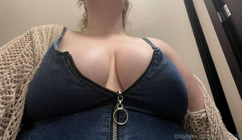 My tits are too big to zip up this cute dress I wanted to bu..