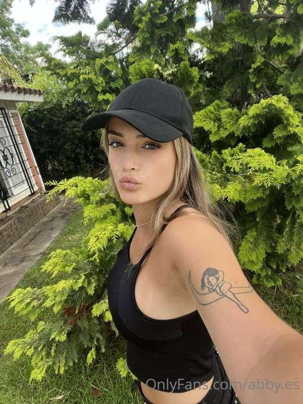 I send you my sweet kisses bbe...dm me and let's do hot kiss..