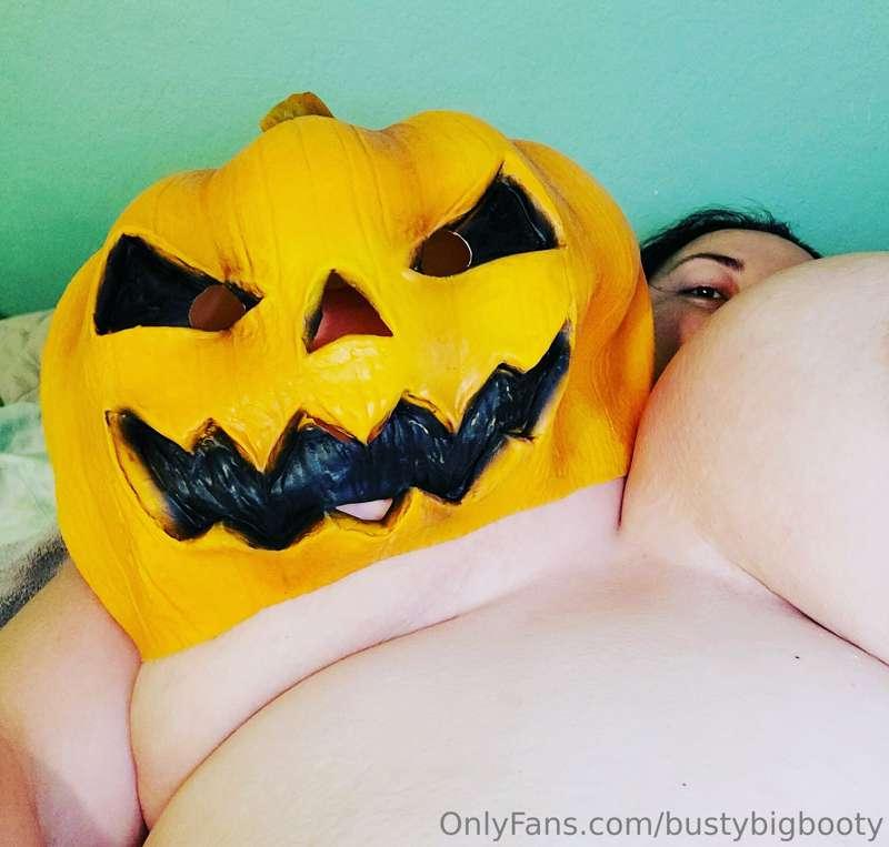 Some Halloween throwbacks! 👻🎃 
Which is your favorite?