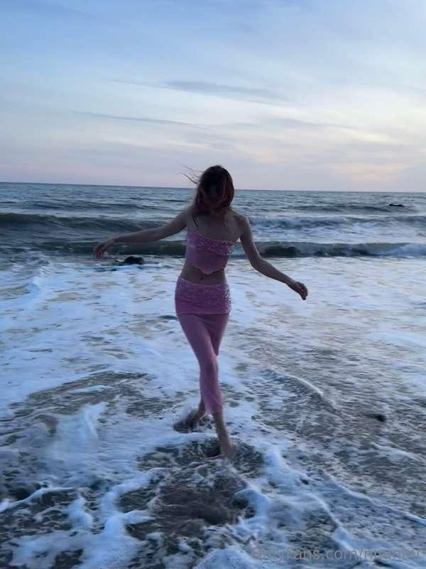 in the splashes of happiness🦋