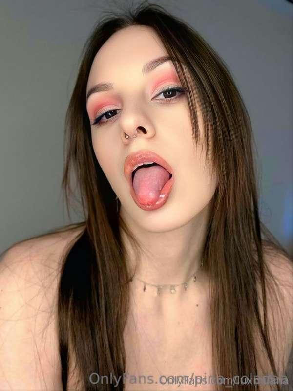 ⚠️She's on a sexy super mission and is even ONLINE NOW @vixe..
