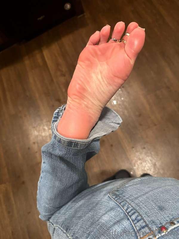 waifufeetmilk image #0