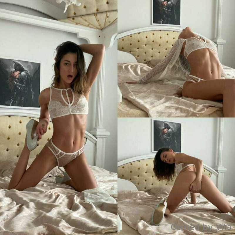 ## Free Subscription🔞
This hot girl will give you a special ..