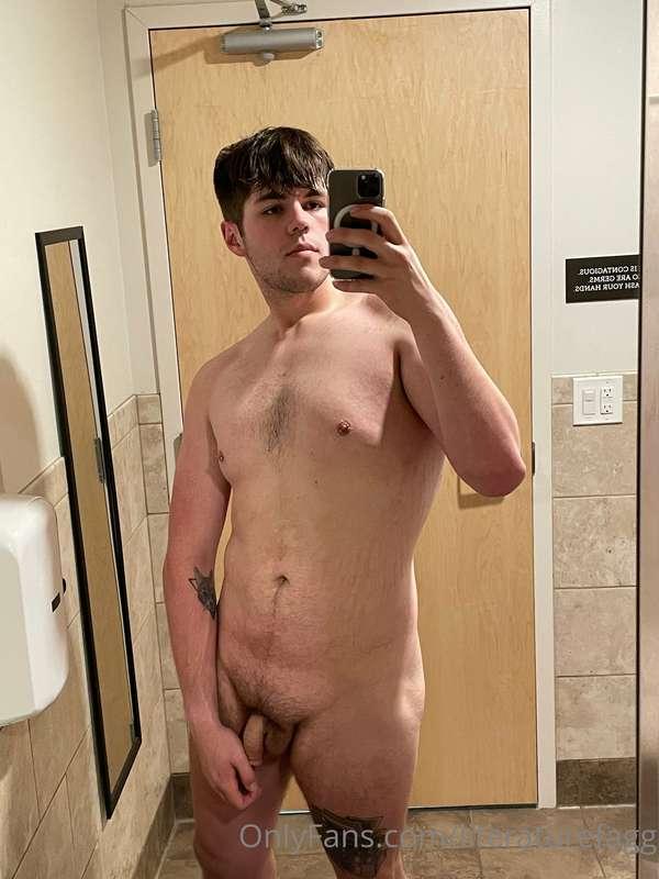 Just my daily gym jerk off 😳💦