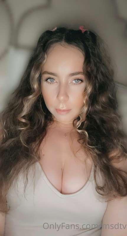 Message me when you’re online 😈😅 I realllyyy need to cum 💦