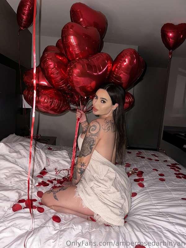 valentine’s day Content being posted all Night 💋