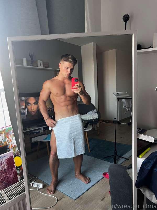 Get me into the mood so I can drop my towel