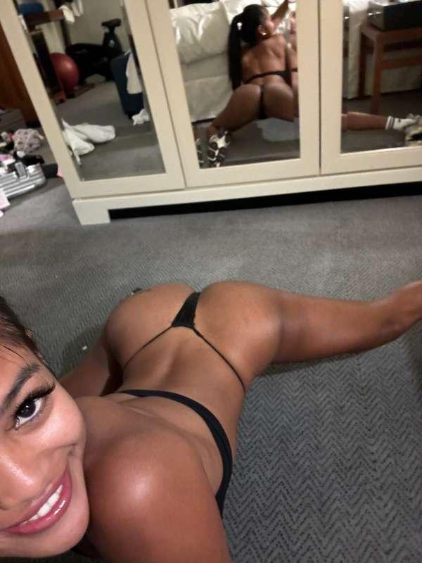 i wanna ride you so bad 😈 I'm available in dm's now babe 💋