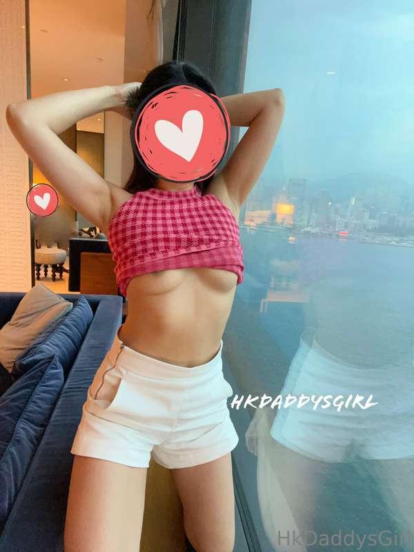 收到你哋鹹濕嘅request 話掛住我睇落好似好長(其實好短)嘅腳🦵🏻 好啦好啦咁影俾你個鹹濕仔睇啦😘 但係我隻腳好乾，..