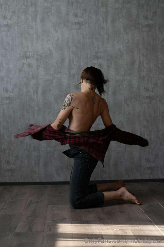 Dancing around with my tiddies out while the photographer do..