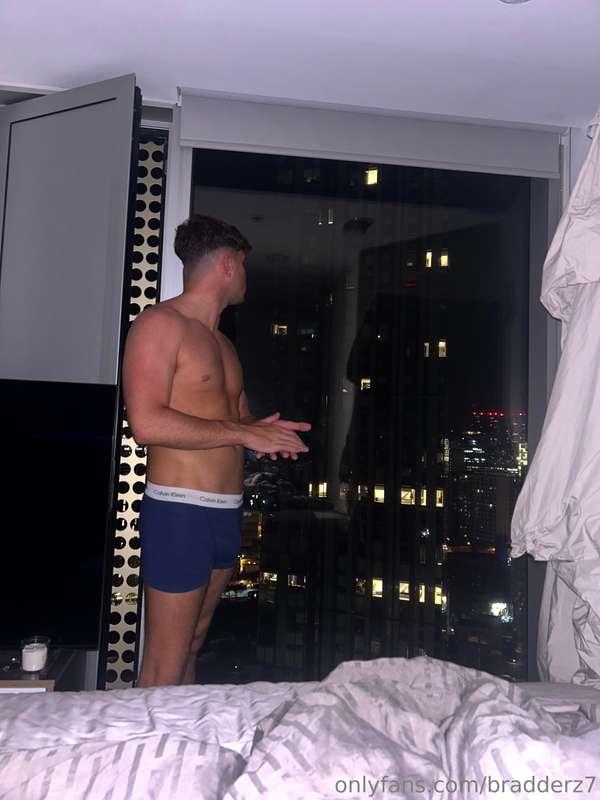 Looking for a content partner be like👀