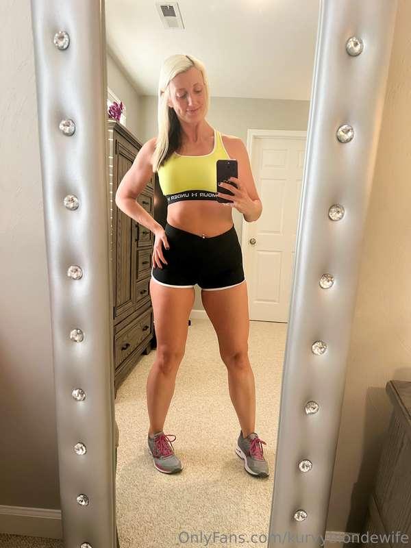 kurvyblondewife image #18