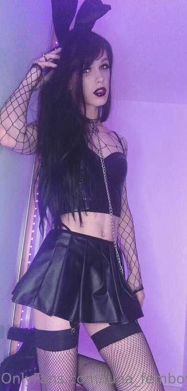 Some goth vibes :3