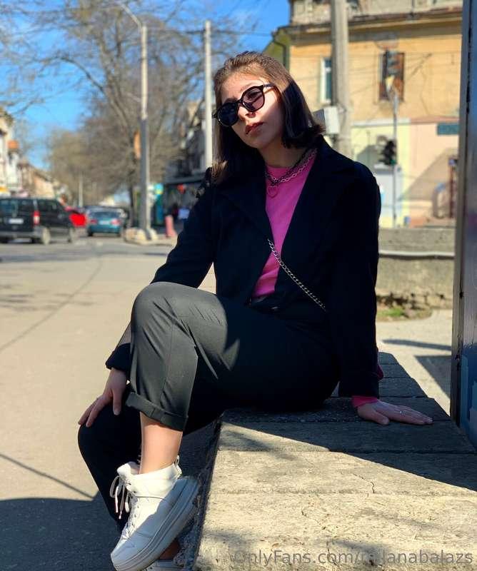 It's unusual to see me in a more austere image, isn't it? 🤪I..